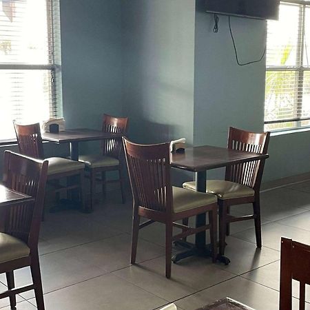 Baymont By Wyndham Sumter Hotel ภายนอก รูปภาพ